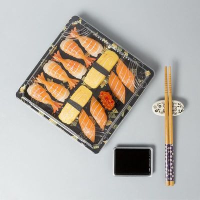 ظروف غذای پلاستیکی یکبار مصرف مربعی ژاپنی، سینی سوشی درب دار